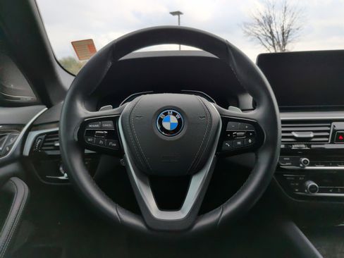 Certified 2023 BMW 530e w/ Premium Package image 20