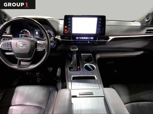 Used 2024 Toyota Sienna XSE w/ XSE Plus Package AWD/4WD image 16