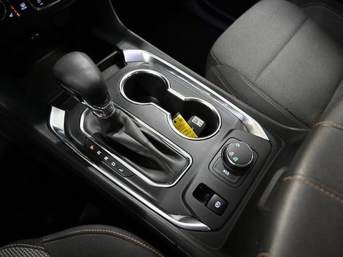 Used 2021 Chevrolet Traverse LT image 18