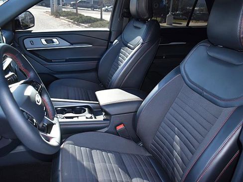 Used 2025 Ford Explorer ST-Line image 10