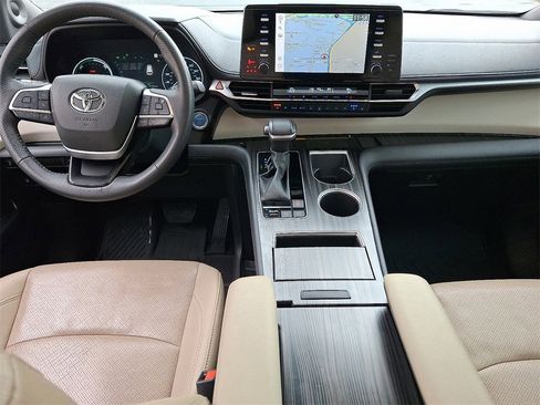 Certified 2024 Toyota Sienna Limited image 15