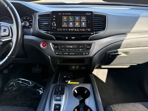 Used 2025 Honda Ridgeline Sport image 9