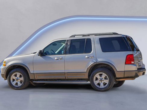 Used 2005 Ford Explorer Sport XLT image 13