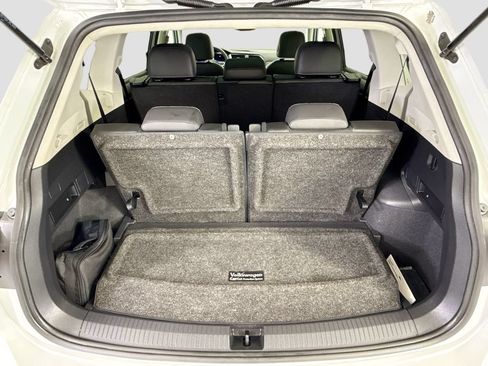 Used 2023 Volkswagen Tiguan SE w/ Panoramic Sunroof Package FWD image 27