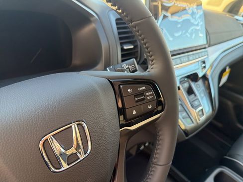New 2026 Honda Odyssey Touring image 10