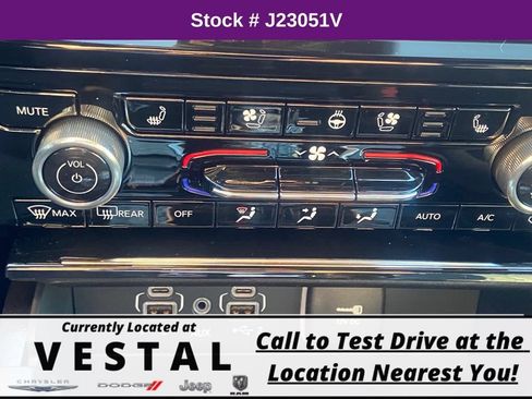 New 2023 Jeep Grand Cherokee Overland AWD/4WD image 32