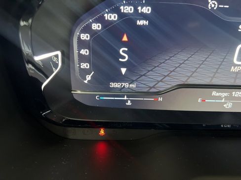 Used 2023 GMC Yukon Denali Ultimate image 11