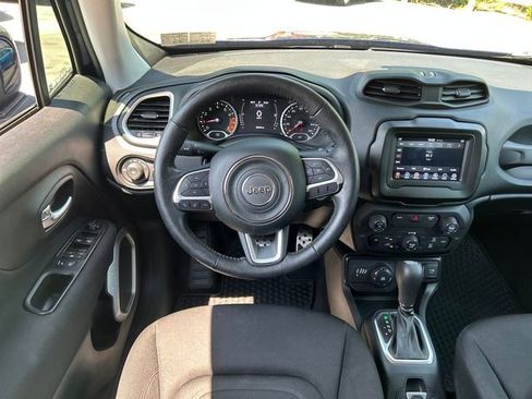 Used 2020 Jeep Renegade Latitude w/ Cold Weather Group AWD/4WD image 14