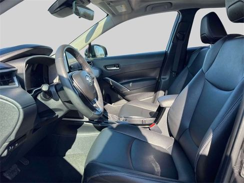 Used 2024 Toyota Corolla Cross XLE image 19