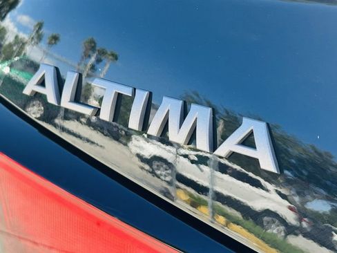 Used 2025 Nissan Altima 2.5 S FWD image 9