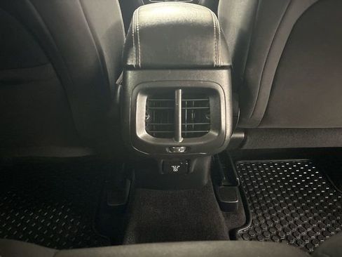 Used 2017 Jeep Cherokee Latitude w/ Cold Weather Group image 23