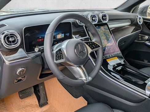 Used 2026 Mercedes-Benz GLC 300 4MATIC image 3