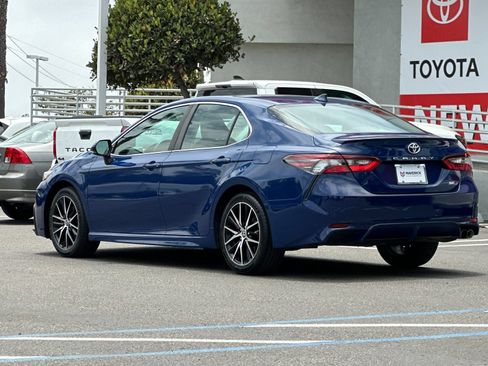 Used 2024 Toyota Camry SE FWD image 3