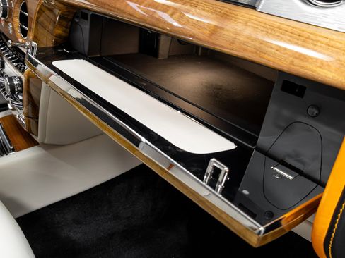 Used 2019 Rolls-Royce Phantom Sedan image 24