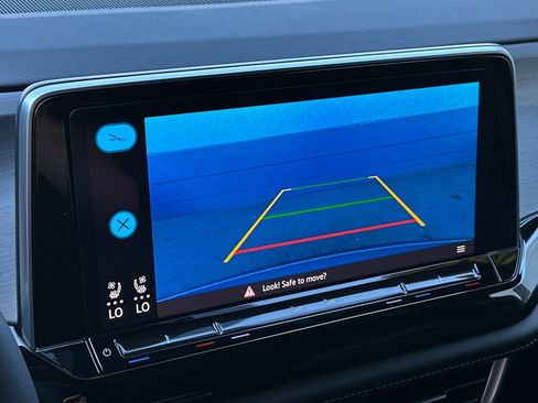 Used 2024 Volkswagen Atlas Cross Sport SE image 18