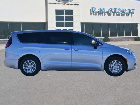 New 2026 Chrysler Pacifica Select FWD image 12