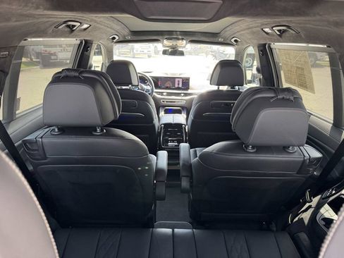 Used 2024 BMW X7 M60i w/ M Sport Professional Package AWD/4WD image 14