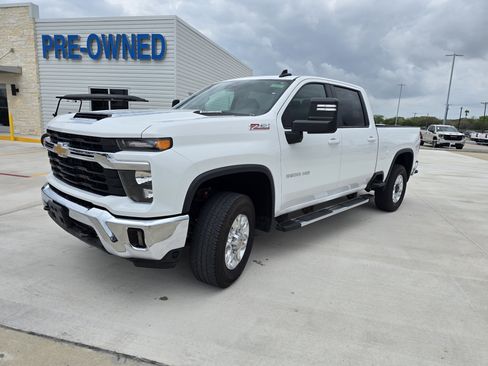 Used 2025 Chevrolet Silverado 2500 LT AWD/4WD image 7