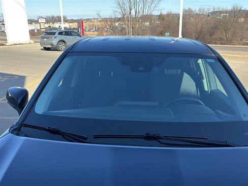 Used 2021 Toyota Highlander LE image 19