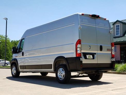 Used 2019 RAM ProMaster 2500 w/ Premium Appearance Group FWD image 3