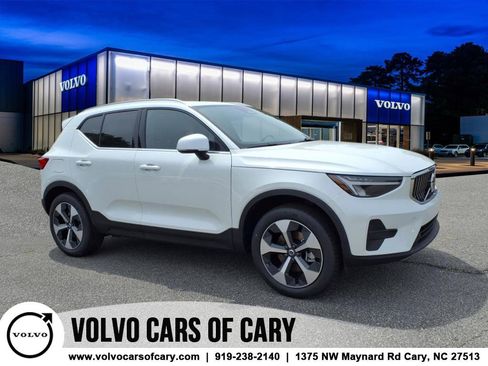 New 2025 Volvo XC40 B5 Core w/ Climate Package image 1
