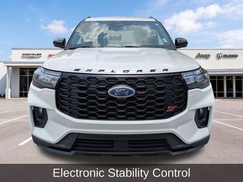 Used 2025 Ford Explorer ST AWD/4WD image 9