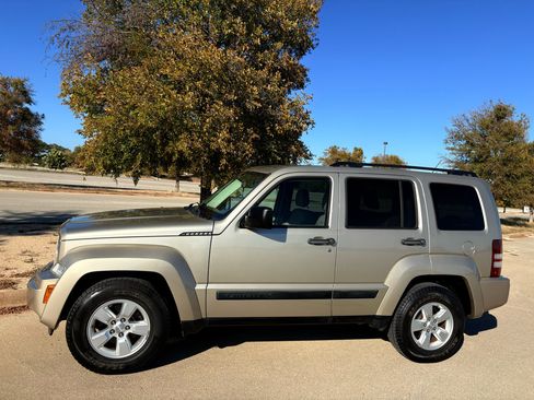 Used 2010 Jeep Liberty Sport w/ Popular Equipment Group image 13