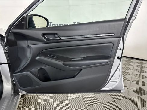 Used 2024 Nissan Altima 2.5 S FWD image 29