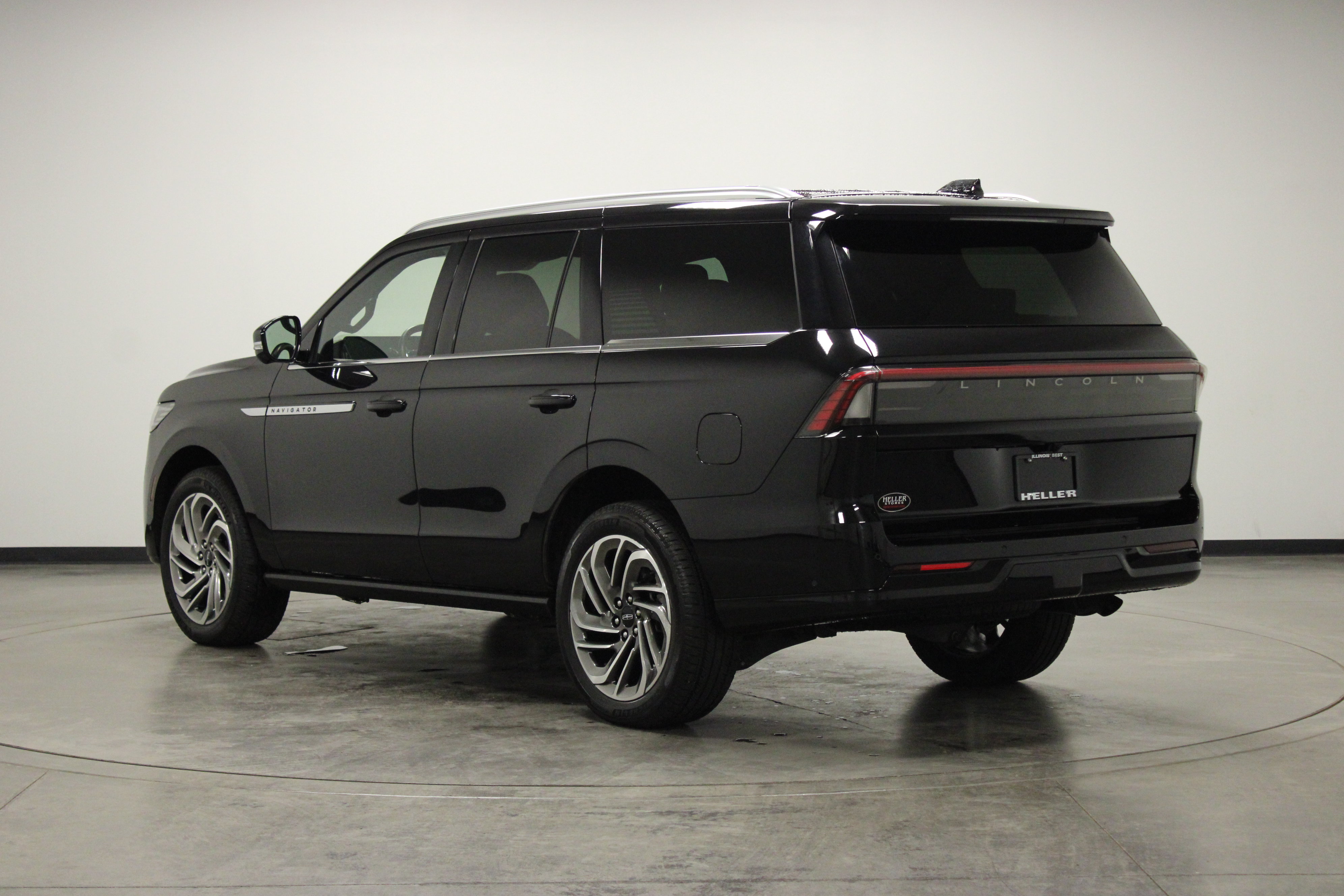 Used 2025 Lincoln Navigator Reserve AWD/4WD image 6