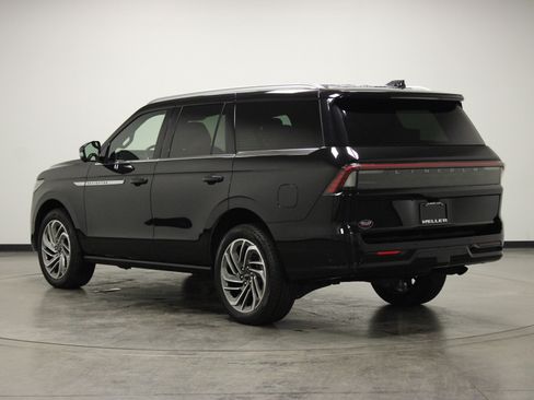 Used 2025 Lincoln Navigator Reserve AWD/4WD image 6
