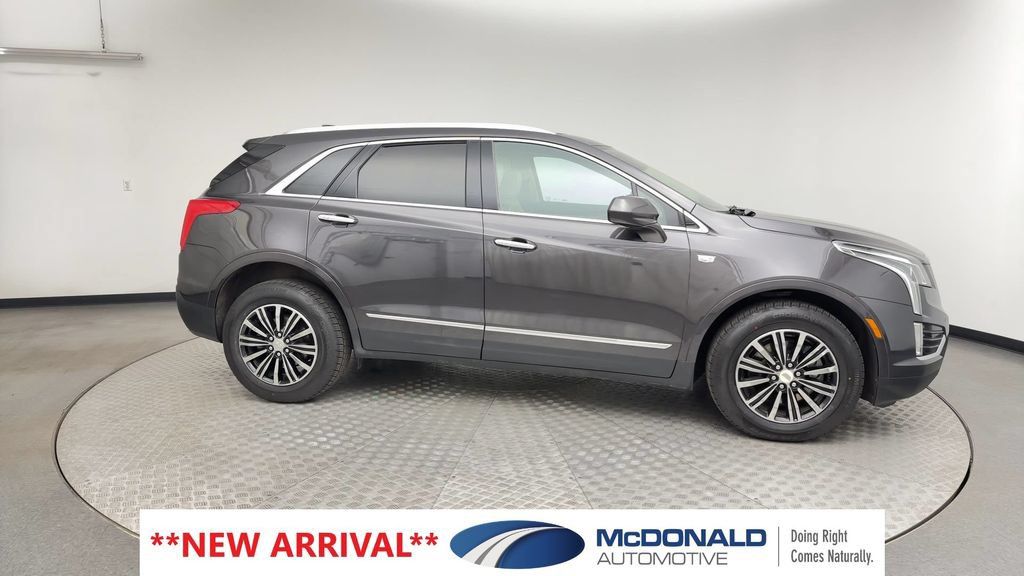 Used 2017 Cadillac XT5 Luxury w/ Driver Awareness Package AWD/4WD image 9