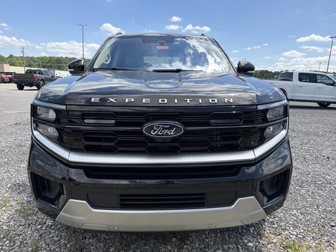 Used 2025 Ford Expedition Max Platinum w/ Driver's Package AWD/4WD image 11