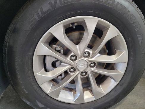 Used 2019 Hyundai Santa Fe SE image 31