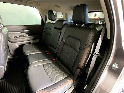 New 2026 Nissan Pathfinder Platinum w/ Accent Package AWD/4WD image 15