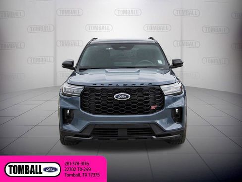Used 2025 Ford Explorer ST image 2