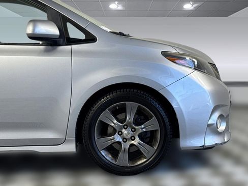 Used 2015 Toyota Sienna SE FWD image 34