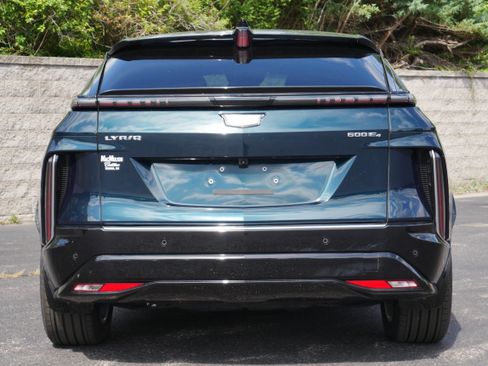 Used 2024 Cadillac Lyriq Luxury AWD/4WD image 5