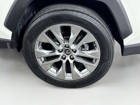 Certified 2019 Toyota RAV4 Limited w/ Advanced Technology Package AWD/4WD image 9