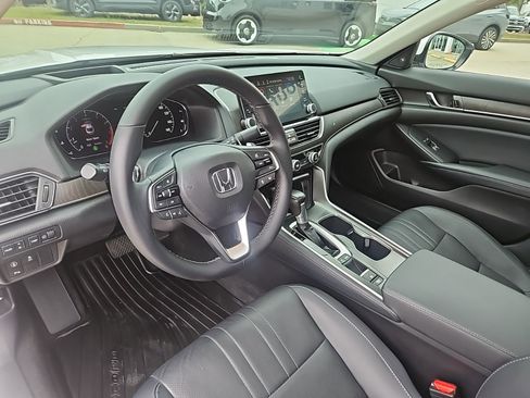 Used 2018 Honda Accord Touring image 5