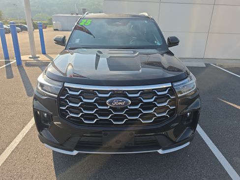 Used 2025 Ford Explorer Platinum w/ LUX Leather Package AWD/4WD image 9