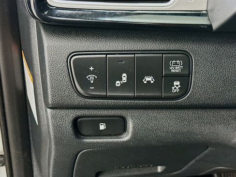 Used 2018 Kia Niro EX image 17