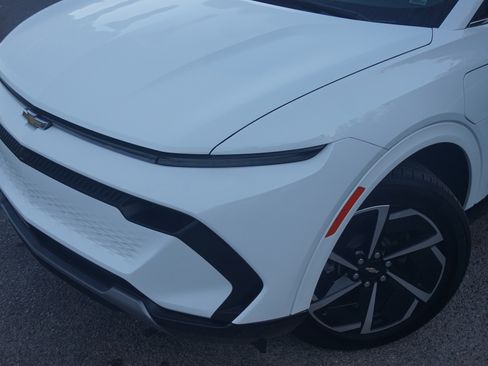 Used 2025 Chevrolet Equinox EV LT w/ Convenience Package image 13