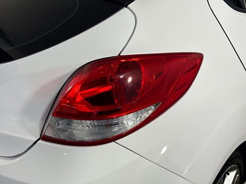 Used 2017 Hyundai Veloster Value Edition image 33