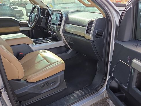 Certified 2022 Ford F250 Lariat w/ Lariat Ultimate Package image 14