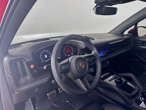 Certified 2026 Porsche Cayenne GTS AWD/4WD image 33