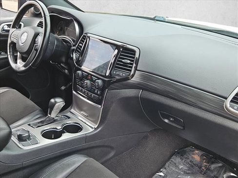 Used 2022 Jeep Grand Cherokee Laredo X image 22