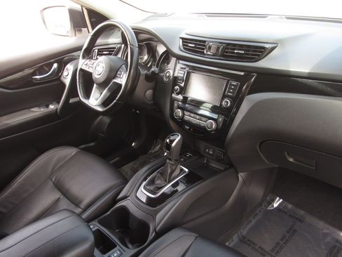 Used 2022 Nissan Rogue Sport SL image 9