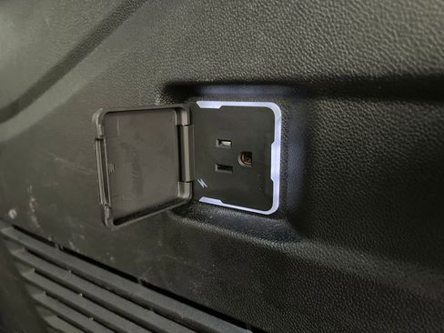 Used 2025 Chevrolet Tahoe LT image 38