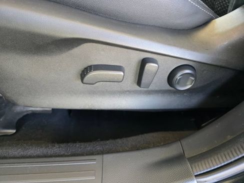 Used 2022 Subaru Forester Premium AWD/4WD image 23