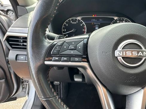 Used 2023 Nissan Altima 2.5 SR FWD image 12